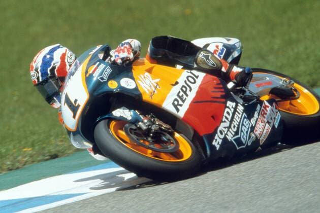 Mick Doohan (Australien Honda) auf seiner Maschine Motorsport WM Herren Weltmeisterschaft 1997, Motorrad, Motorradrennen, Motorradrennsport, Motorradsport, Einzelbild Aufnahmedatum geschätzt Motorsport WM Herren Weltmeisterschaft 1997, Motorrad, Motorradrennen, Motorradrennsport, Motorradsport, Einzelbild Aufnahmedatum geschätzt
