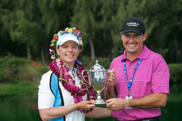Annika Sörenstam (Schweden) - Siegerin der SBS Open 2008 - präsentiert stolz den Pokal -  (2008021715311455) Golf Damen SBS Open 2008, LPGA Tour Gruppe Kahuku Hawaii Freude, Golf Damen SBS Open 2008, LPGA Tour Gruppe Kahuku Hawaii Freude,