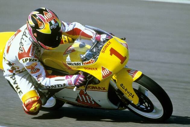 Dirk Raudies (Deutschland Honda) auf seiner Maschine Motorsport WM Herren Weltmeisterschaft 1994, Motorrad, Motorradrennen, Motorradrennsport, Motorradsport, Einzelbild Aufnahmedatum geschätzt Motorsport WM Herren Weltmeisterschaft 1994, Motorrad, Motorradrennen, Motorradrennsport, Motorradsport, Einzelbild Aufnahmedatum geschätzt