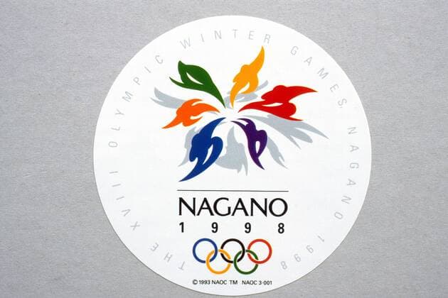 Aufkleber mit dem Logo der 28. Olympischen Winterspiele 1998 in Nagano OS Winter Olympische Spiele 1998, Winterspiele, Einzelbild Aufnahmedatum geschätzt Nagano OS Winter Olympische Spiele 1998, Winterspiele, Einzelbild Aufnahmedatum geschätzt Nagano