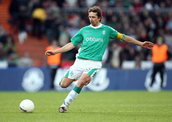 Frank Baumann (Bremen) am Ball Fußball 1. BL Herren Saison 2007 2008, SV Werder Bremen Einzelbild Bremen Dynamik, Fußball 1. BL Herren Saison 2007 2008, SV Werder Bremen Einzelbild Bremen Dynamik,