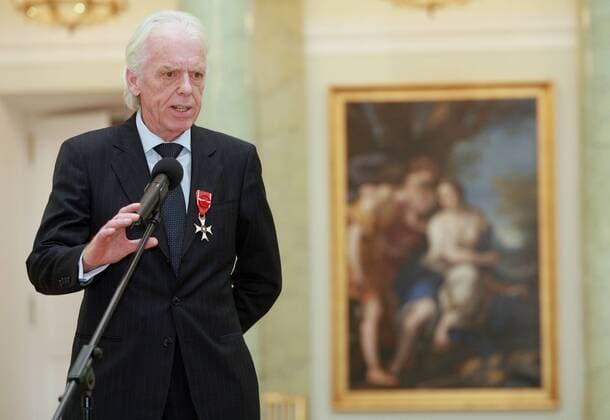 Nationaltrainer Leo Beenhakker (Polen) wird der Verdienstorden Polonia Restituta (Orden für die Wiedergeburt Polens) verliehen -  (EN00156957012) Fußball Herren Nationalteam 2008, Auszeichnung, Ehrung, Einzelbild Warschau Fußball Herren Nationalteam 2008, Auszeichnung, Ehrung, Einzelbild Warschau