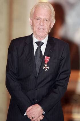 Nationaltrainer Leo Beenhakker (Polen) wird der Verdienstorden Polonia Restituta (Orden für die Wiedergeburt Polens) verliehen -  (EN00156957019) Fußball Herren Nationalteam 2008, Auszeichnung, Ehrung, Porträt Warschau Fußball Herren Nationalteam 2008, Auszeichnung, Ehrung, Porträt Warschau