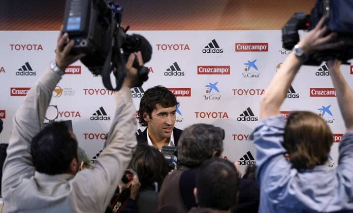 Raul Gonzalez (Real Madrid Spanien) auf der Pressekonferenz zu seinem Verbleib im Nationalteam -  - NOxONLINExUSE Fußball Herren Nationalmannschaft 2008, Pressekonferenz, Pressetermin, CF Gruppe Fußball Herren Nationalmannschaft 2008, Pressekonferenz, Pressetermin, CF Gruppe