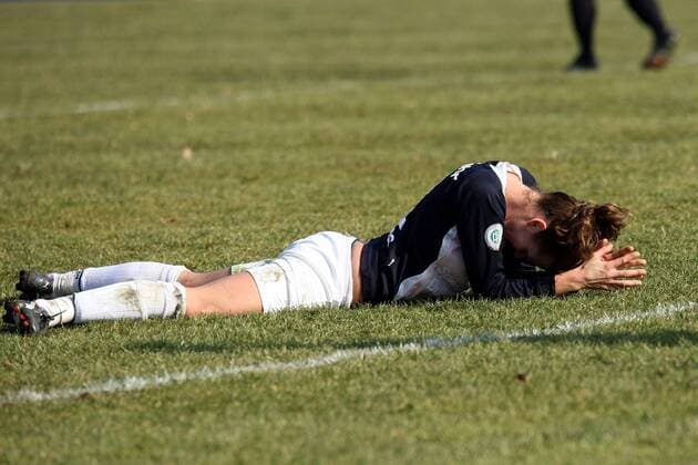 Simone Laudehr (Duisburg) enttäuscht am Boden Fußball 1. BL Damen Saison 2007 2008, FCR 2001 Duisburg Einzelbild Frauen, Frauenfußball Frankfurt M. Enttäuschung, Fußball 1. BL Damen Saison 2007 2008, FCR 2001 Duisburg Einzelbild Frauen, Frauenfußball Frankfurt M. Enttäuschung,