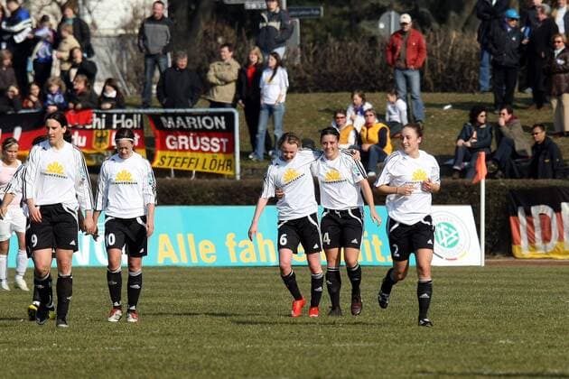 Torjubel FFC Frankfurt, v.re.: Gina Lewandowski, Alexandra Krieger, Conny Pohlers, Renate Lingor und Birgit Prinz Fußball 1. BL Damen Saison 2007 2008, 1. FFC Frankfurt Ali Gruppe Frauen, Frauenfußball Frankfurt M. Freude, Fußball 1. BL Damen Saison 2007 2008, 1. FFC Frankfurt Ali Gruppe Frauen, Frauenfußball Frankfurt M. Freude,