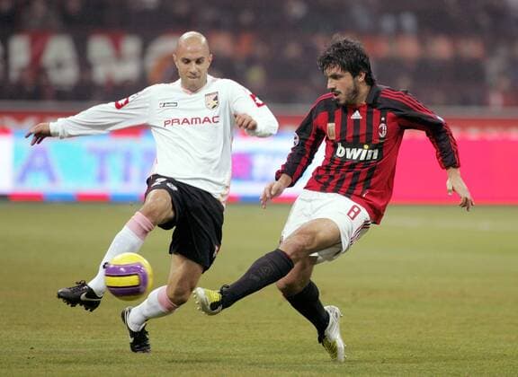 Mark Bresciano (Palermo, li.) gegen Gennaro Gattuso (AC Mailand) - Fußball Herren Serie A 2007 2008, 1. Italienische Liga, AC Mailand - US Palermo 2:1, Milan Gruppe Mailand Dynamik, Fußball Herren Serie A 2007 2008, 1. Italienische Liga, AC Mailand - US Palermo 2:1, Milan Gruppe Mailand Dynamik,