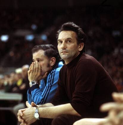 Bundestrainer Horst Käsler (BR Deutschland) Handball Länderspiel Herren DEUTSCHSPRACHIGE SPORTZEITSCHRIFTEN UND -ZEITUNGEN NUR NACH RÜCKSPRACHE 1974 Gruppe Aufnahmedatum geschätzt Handball Länderspiel Herren DEUTSCHSPRACHIGE SPORTZEITSCHRIFTEN UND -ZEITUNGEN NUR NACH RÜCKSPRACHE 1974 Gruppe Aufnahmedatum geschätzt
