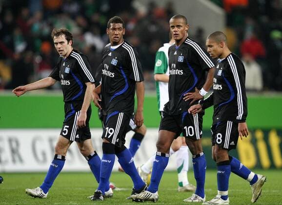 Enttäuschter Abgang HSV, v.li.: Joris Mathijsen, Jerome Boateng, Vincent Kompany und Nigel de Jong Fußball 1. BL Herren DFB Pokal 2007 2008, Pokalspiel, Hamburger SV, Hamburg Gruppe Wolfsburg Enttäuschung, Fußball 1. BL Herren DFB Pokal 2007 2008, Pokalspiel, Hamburger SV, Hamburg Gruppe Wolfsburg Enttäuschung,