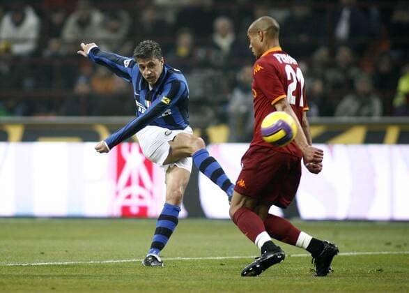 Hernan Crespo (Inter Mailand, li.) gegen Matteo Ferrari (AS Rom) -  Fußball Herren Serie A 2007 2008, 1. Italienische Liga, FC Internazionale Mailand - AS Rom 1:1, Roma Gruppe Mailand Fußball Herren Serie A 2007 2008, 1. Italienische Liga, FC Internazionale Mailand - AS Rom 1:1, Roma Gruppe Mailand