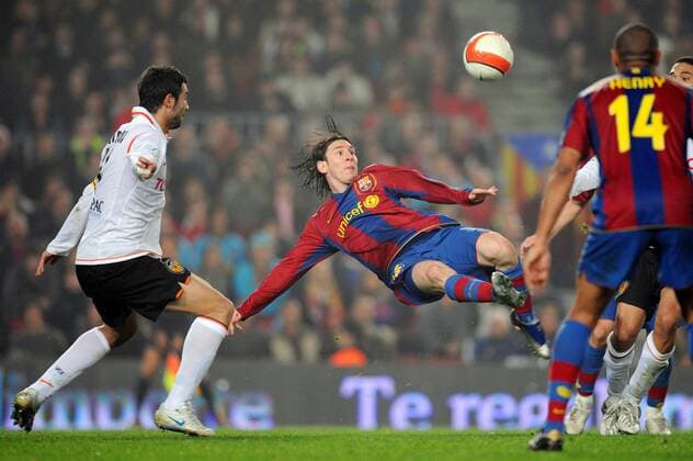 Lionel Messi (FC Barcelona) am Ball -  (pan24698) Fußball Herren Copa del Rey 2007 2008, Spanischer Pokal, Pokalspiel, Barca - FC Valencia 1:1 Gruppe Barcelona Dynamik, Fußball Herren Copa del Rey 2007 2008, Spanischer Pokal, Pokalspiel, Barca - FC Valencia 1:1 Gruppe Barcelona Dynamik,