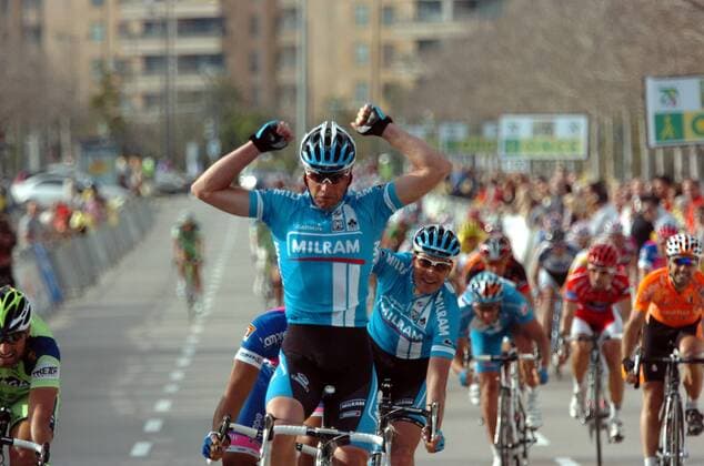 Alessandro Petacchi (Italien) gewinnt die 5. Etappe der Valencia Rundfahrt, dahinter jubelt Erik Zabel (Deutschland beide Milram) - Radsport Herren Valencia Rundfahrt 2008, Straßenradsport, Straße, Rad, Gruppe 5. Etappe Freude, Begeisterung, Radsport Herren Valencia Rundfahrt 2008, Straßenradsport, Straße, Rad, Gruppe 5. Etappe Freude, Begeisterung,
