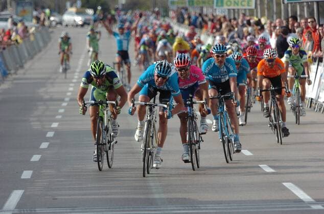 Alessandro Petacchi (Milram, 2.v.li.) gewinnt vor Danilo Napolitano (3.v.li., Lampre), Francesco Chicchi (li., Liquigas alle Italien) und Erik Zabel (Deutschland Milram) die 5. Etappe der Valencia Rundfahrt 2008 - Radsport Herren Valencia Rundfahrt 2008, Straßenradsport, Straße, Rad, Gruppe 5. Etappe Dynamik, Radsport Herren Valencia Rundfahrt 2008, Straßenradsport, Straße, Rad, Gruppe 5. Etappe Dynamik,