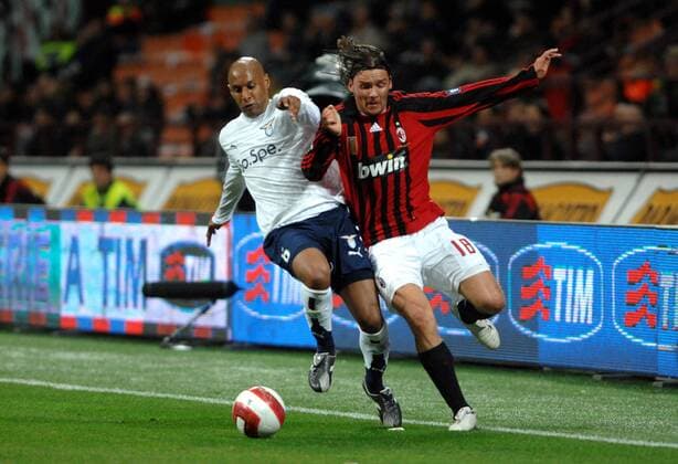 Marek Jankulovski (AC Mailand, re.) gegen Ousmane Dabo (Lazio Rom) - Fußball Herren Serie A 2007 2008, 1. Italienische Liga, Milan - Lazio Rom 1:1 Gruppe Mailand Dynamik, Kampf, Fußball Herren Serie A 2007 2008, 1. Italienische Liga, Milan - Lazio Rom 1:1 Gruppe Mailand Dynamik, Kampf,
