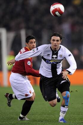Andrea Pisanu (Parma, re.) lässt Cicinho (AS Rom) stehen -  Fußball Herren Serie A 2007 2008, 1. Italienische Liga Gruppe Rom Dynamik, Fußball Herren Serie A 2007 2008, 1. Italienische Liga Gruppe Rom Dynamik,
