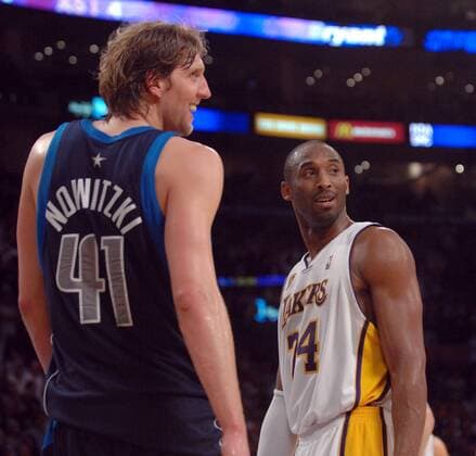 Kobe Bryant (Los Angeles Lakers, re.) und Dirk Nowitzki (Dallas Mavericks) -  (LAP2008030216) Basketball Herren NBA 2007 2008, Los Angeles Lakers - Dallas Mavericks 108:104 Gruppe Los Angeles, LA, L. A., Basketball Herren NBA 2007 2008, Los Angeles Lakers - Dallas Mavericks 108:104 Gruppe Los Angeles, LA, L. A.,