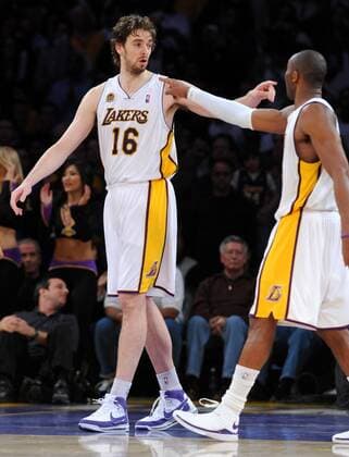 Pau Gasol (li.) und Kobe Bryant (beide Los Angeles Lakers) jubeln - (LAP2008030210) Basketball Herren NBA 2007 2008, Los Angeles Lakers Gruppe Los Angeles, LA, L. A., Freude, Basketball Herren NBA 2007 2008, Los Angeles Lakers Gruppe Los Angeles, LA, L. A., Freude,