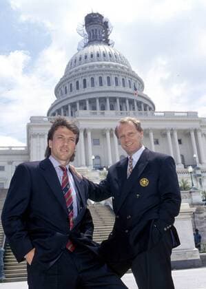 Lothar Matthäus und Bundestrainer Bertie Vogts (beide Deutschland) vor dem Capitol in Washington Fußball Herren WM 1994, Nationalmannschaft, Fotoshooting, Gruppe Washington DC, D C Fußball Herren WM 1994, Nationalmannschaft, Fotoshooting, Gruppe Washington DC, D C