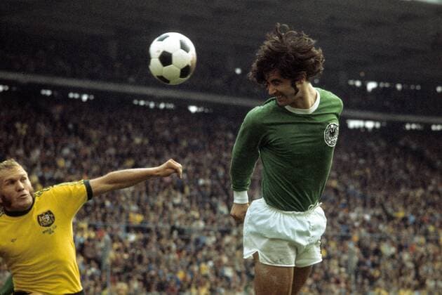 Gerd Müller (BR Deutschland, re.) gegen Manfred Schäfer (Australien) Fußball WM Herren DEUTSCHSPRACHIGE SPORTZEITSCHRIFTEN UND -ZEITUNGEN NUR NACH RÜCKSPRACHE 1974 Gruppe Hamburg Dynamik, Fußball WM Herren DEUTSCHSPRACHIGE SPORTZEITSCHRIFTEN UND -ZEITUNGEN NUR NACH RÜCKSPRACHE 1974 Gruppe Hamburg Dynamik,