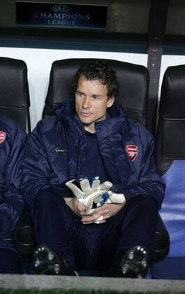 Ersatztorwart Jens Lehmann (Arsenal) auf der Bank - EDITORIAL USE ONLY. No use with unauthorised audio, video, data, fixture lists, club league logos or live services. Online in-match use limited to 120 images, no video emulation. No use in betting, games or single club league player publications. Fußball EC 1 Herren Champions League 2007 2008, Arsenal FC London Einzelbild Mailand Nachdenklichkeit, Enttäuschung, Fußball EC 1 Herren Champions League 2007 2008, Arsenal FC London Einzelbild Mailand Nachdenklichkeit, Enttäuschung,