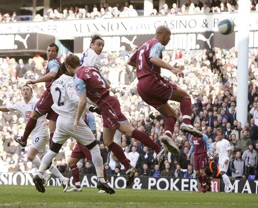 Dimitar Berbatov (Tottenham Hotspur, hi.) erzielt das 2:0 gegen West Ham -  Fußball Herren English Premier League 2007 2008, 1. Englische Liga, Tottenham Hotspurs - West Ham United, Spurs Gruppe London Dynamik, Fußball Herren English Premier League 2007 2008, 1. Englische Liga, Tottenham Hotspurs - West Ham United, Spurs Gruppe London Dynamik,