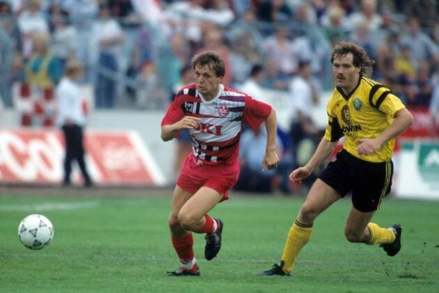 Marcel Witeczek (Lautern, li.) gegen Jens Melzig (Dresden) Fußball 1. BL Herren DEUTSCHSPRACHIGE SPORTZEITSCHRIFTEN UND -ZEITUNGEN NUR NACH RÜCKSPRACHE Saison 1991 1992, Vdia Gruppe Dresden Dynamik, Fußball 1. BL Herren DEUTSCHSPRACHIGE SPORTZEITSCHRIFTEN UND -ZEITUNGEN NUR NACH RÜCKSPRACHE Saison 1991 1992, Vdia Gruppe Dresden Dynamik,