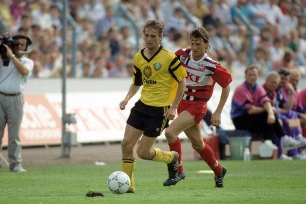 Steffen Büttner (Dresden, li.) gegen Uwe Scherr (Lautern) Fußball 1. BL Herren DEUTSCHSPRACHIGE SPORTZEITSCHRIFTEN UND -ZEITUNGEN NUR NACH RÜCKSPRACHE Saison 1991 1992, Vdia Gruppe Dresden Dynamik, Fußball 1. BL Herren DEUTSCHSPRACHIGE SPORTZEITSCHRIFTEN UND -ZEITUNGEN NUR NACH RÜCKSPRACHE Saison 1991 1992, Vdia Gruppe Dresden Dynamik,