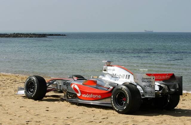 Bolide von McLaren Mercedes am Strand von Melbourne Motorsport Grand Prix Herren Vorschau Großer Preis von Australien 2008, Formel 1 Weltmeisterschaft, F1, F, GP, WM, Einzelbild Melbourne Motorsport Grand Prix Herren Vorschau Großer Preis von Australien 2008, Formel 1 Weltmeisterschaft, F1, F, GP, WM, Einzelbild Melbourne