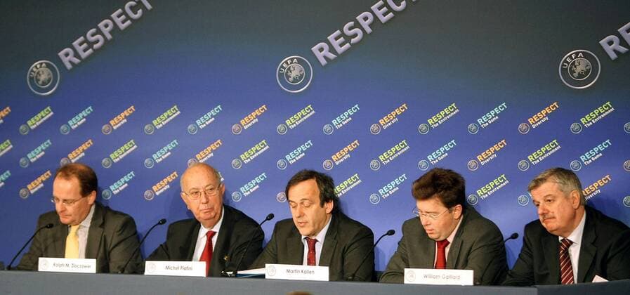 Pressekonferenz zum UEFA Workshop in Wien zur Euro 2008, v. li.: Herbert Huebler (Österreich Präsident LV Salzburg), SFV Präsident Ralph Zloczower (Schweiz), UEFA Präsident Michel Platini (Frankreich), Martin Kallen (Schweiz... - Fußball EM Herren UEFA Workshop zur Euro 2008, Tagung, Sitzung, Konferenz, Versammlung, Europäischer Fußballverband Gruppe Pressetermin o0 Hübler Wien Fußball EM Herren UEFA Workshop zur Euro 2008, Tagung, Sitzung, Konferenz, Versammlung, Europäischer Fußballverband Gruppe Pressetermin o0 Hübler Wien