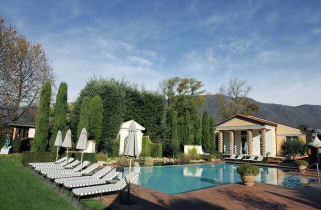 Swimmingpool im Hotel Giardino in Ascona, Mannschaftsquartier der Nationalmannschaft aus Deutschland für die EM 2008 - Fußball EM Herren Vorschau 2007 EM 2008, Fotostory, Mannschaftsquartier, Mannschaftsunterkunft, Mannschaftshotel Totale o0 Gebäude Euro Ascona Fußball EM Herren Vorschau 2007 EM 2008, Fotostory, Mannschaftsquartier, Mannschaftsunterkunft, Mannschaftshotel Totale o0 Gebäude Euro Ascona