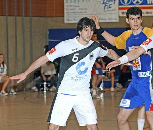 Sebastian Faißt (Deutschland U 20, li.) im Duell Handball Länderspiel Herren U20 Testspiel 2008, Test, Nationalteam, Nationaltrikot, U 20, Junioren, Deutschland - Rumänien Gruppe Buchen Odenwald Dynamik, Handball Länderspiel Herren U20 Testspiel 2008, Test, Nationalteam, Nationaltrikot, U 20, Junioren, Deutschland - Rumänien Gruppe Buchen Odenwald Dynamik,