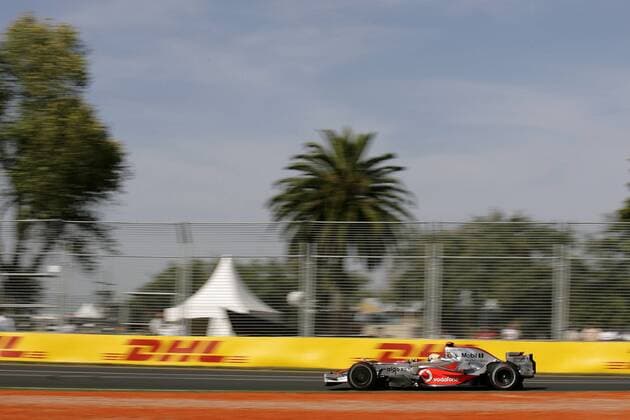 Lewis Hamilton (England McLaren Mercedes) in seinem Boliden -  Motorsport Grand Prix Herren Großer Preis von Australien 2008, Formel 1 Weltmeisterschaft, F1, F, GP, WM, Freies Training Einzelbild Melbourne Dynamik, Motorsport Grand Prix Herren Großer Preis von Australien 2008, Formel 1 Weltmeisterschaft, F1, F, GP, WM, Freies Training Einzelbild Melbourne Dynamik,