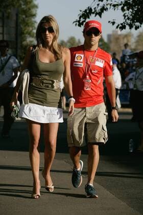 Felipe Massa (Ferrari) mit seiner Ehefrau Anna Rafaela Bassi (beide Brasilien) im Fahrerlager Motorsport Grand Prix Herren Großer Preis von Australien 2008, Formel 1 Weltmeisterschaft, F1, F, GP, WM Gruppe Melbourne Motorsport Grand Prix Herren Großer Preis von Australien 2008, Formel 1 Weltmeisterschaft, F1, F, GP, WM Gruppe Melbourne