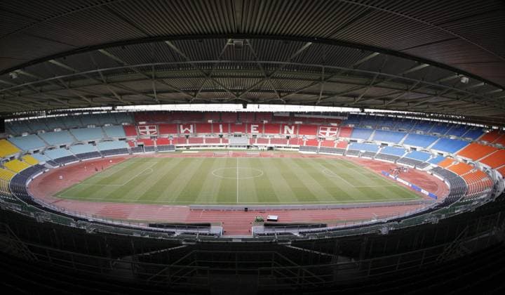 Innenansicht des Ernst Happel Stadions in Wien, Austragungsort der EM 2008 Fußball EM Herren Vorschau Euro 2008, Dach, Stadiondach, Decke, Stadiondecke, Dachkonstruktion, Totale Ernst Happel Stadion Wien Leere, Fußball EM Herren Vorschau Euro 2008, Dach, Stadiondach, Decke, Stadiondecke, Dachkonstruktion, Totale Ernst Happel Stadion Wien Leere,