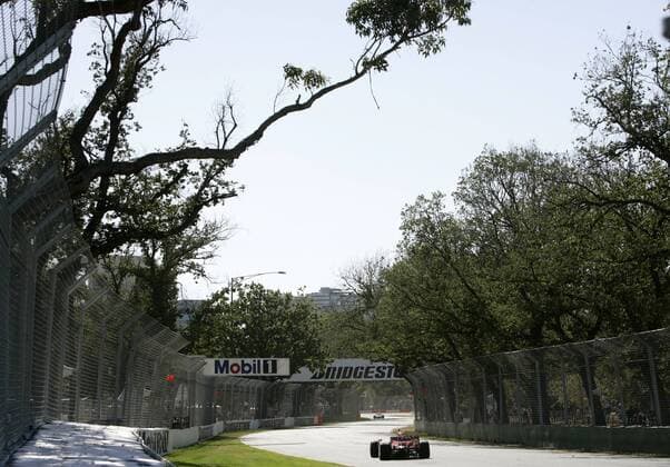 Force India Bolide im Albert Park von Melbourne Motorsport Grand Prix Herren Großer Preis von Australien 2008, Formel 1 Weltmeisterschaft, F1, F, GP, WM Totale Albert Park Melbourne Motorsport Grand Prix Herren Großer Preis von Australien 2008, Formel 1 Weltmeisterschaft, F1, F, GP, WM Totale Albert Park Melbourne