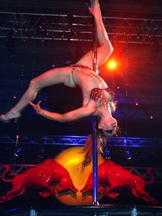 Pole Dance an der Stange auf der Red Bull Launch Party in Melbourne -  Motorsport Grand Prix Herren Großer Preis von Australien 2008, Formel 1 Weltmeisterschaft, F1, F, GP, WM Einzelbild o0 GoGo Go Go Tänzerin Tänzerinnen Melbourne Sinnlichkeit, Motorsport Grand Prix Herren Großer Preis von Australien 2008, Formel 1 Weltmeisterschaft, F1, F, GP, WM Einzelbild o0 GoGo Go Go Tänzerin Tänzerinnen Melbourne Sinnlichkeit,
