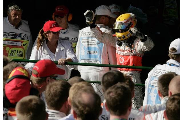 Lewis Hamilton (England McLaren Mercedes) gewinnt den GP von Australien 2008 Motorsport Grand Prix Herren Großer Preis von Australien 2008, Formel 1 Weltmeisterschaft, F1, F, GP, WM Gruppe Albert Park Melbourne Motorsport Grand Prix Herren Großer Preis von Australien 2008, Formel 1 Weltmeisterschaft, F1, F, GP, WM Gruppe Albert Park Melbourne