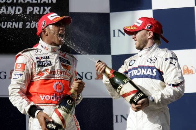 Sieger Lewis Hamilton (England McLaren Mercedes, li.) und Nick Heidfeld (Deutschland BMW Sauber) bei der obligatorischen Sektdusche während der Siegerehrung zum GP von Australien 2008 -  Motorsport Grand Prix Herren Großer Preis von Australien 2008, Formel 1 Weltmeisterschaft, F1, F, GP, WM Gruppe Albert Park Melbourne Freude, Motorsport Grand Prix Herren Großer Preis von Australien 2008, Formel 1 Weltmeisterschaft, F1, F, GP, WM Gruppe Albert Park Melbourne Freude,