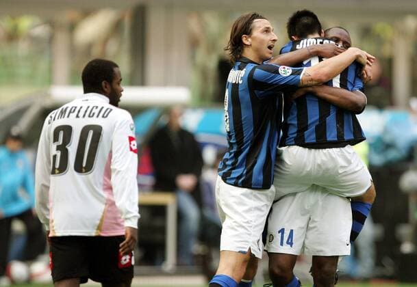 Zlatan Ibrahimovic (Inter Mailand, 3.v.re.) - Torjubel -  Fußball Herren Serie A 2007 2008, 1. Italienische Liga, FC Internazionale Mailand - US Palermo 2:1, Gruppe Mailand Freude, Fußball Herren Serie A 2007 2008, 1. Italienische Liga, FC Internazionale Mailand - US Palermo 2:1, Gruppe Mailand Freude,