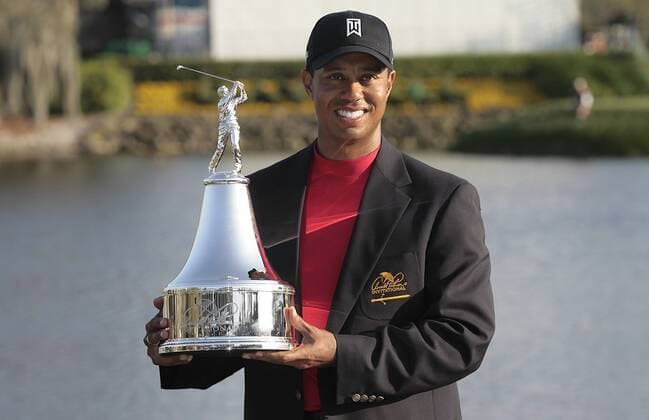 Tiger Woods (USA) - Sieger der Arnold Palmer Invitational 2008 präsentiert die Trophäe - (Icon36900286) Golf Herren Arnold Palmer Invitational 2008, PGA Tour Einzelbild Orlando Freude, Golf Herren Arnold Palmer Invitational 2008, PGA Tour Einzelbild Orlando Freude, EDITORIAL USE ONLY
