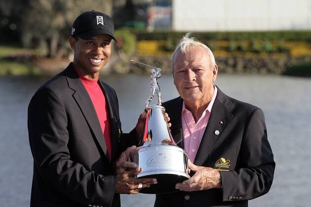 Tiger Woods (li.) - Sieger der Arnold Palmer Invitational 2008 präsentiert mit Golflegende Arnold Palmer (beide USA) die Trophäe - (Icon36900290) Golf Herren Arnold Palmer Invitational 2008, PGA Tour Gruppe Orlando Golf Herren Arnold Palmer Invitational 2008, PGA Tour Gruppe Orlando EDITORIAL USE ONLY