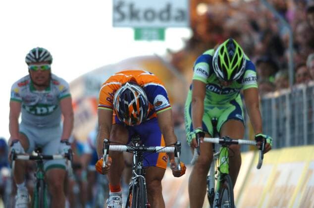 Oscar Freire (Spanien Rabobank, Mitte) gewinnt die 6. Etappe bei Tirreno Adriatico 2008 -  Radsport Herren Tirreno Adriatico 2008, Straßenradsport, Straße, Rad Gruppe 6. Etappe: Civitanova Marche - Castelfidaro Radsport Herren Tirreno Adriatico 2008, Straßenradsport, Straße, Rad Gruppe 6. Etappe: Civitanova Marche - Castelfidaro
