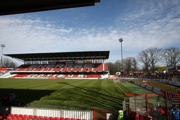 Osttribüne im Stadion der Freundschaft, Heimspielstätte des FC Energie Cottbus Fußball 1. BL Herren Saison 2007 2008, FC Energie Cottbus o0 Fotostory, Stadionstory Totale Stadion der Freundschaft Cottbus Fußball 1. BL Herren Saison 2007 2008, FC Energie Cottbus o0 Fotostory, Stadionstory Totale Stadion der Freundschaft Cottbus