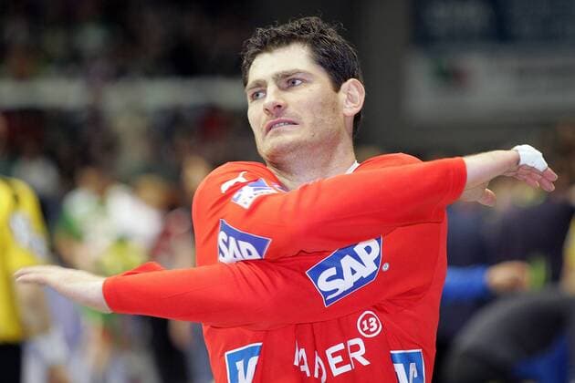 Torwart Henning Fritz (Rhein Neckar Löwen) erwärmt sich Handball EC 2 Herren CupWinners Cup 2007 2008, Europapokal der Pokalsieger, Pokal, SG Kronau Östringen Einzelbild Magdeburg Handball EC 2 Herren CupWinners Cup 2007 2008, Europapokal der Pokalsieger, Pokal, SG Kronau Östringen Einzelbild Magdeburg