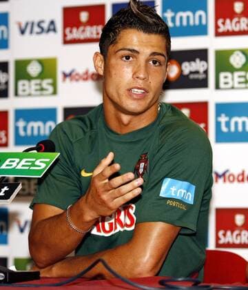 Cristiano Ronaldo (Portugal) während der Pressekonferenz -  Fußball Länderspiel Herren EM Qualifikation 2007, Nationalmannschaft, Pressekonferenz, Pressetermin Einzelbild Lissabon Fußball Länderspiel Herren EM Qualifikation 2007, Nationalmannschaft, Pressekonferenz, Pressetermin Einzelbild Lissabon