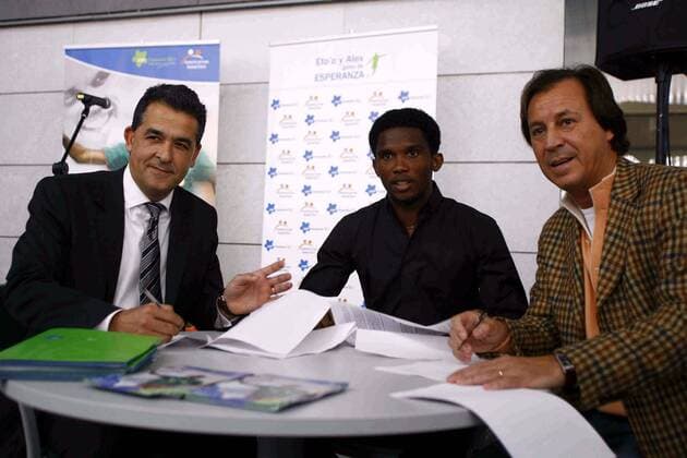 Samuel Etoo (FC Barcelona, Mitte) bestätigt die Zusammenarbeit mit der USP Foundation ALEX -  - NOxONLINExUSE Fußball Herren Primera Division 2007 2008, 1. Spanische Liga, FC Barca Gruppe Barcelona Fußball Herren Primera Division 2007 2008, 1. Spanische Liga, FC Barca Gruppe Barcelona