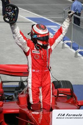 Kimi Räikkönen (Finnland Ferrari) jubelt im Parc Ferme über seinen Sieg beim GP von Malaysia 2008 Motorsport Grand Prix Herren Großer Preis von Malaysia 2008, Formel 1 Weltmeisterschaft, F1, F, GP, WM Einzelbild Kuala Lumpur Sepang Freude, Motorsport Grand Prix Herren Großer Preis von Malaysia 2008, Formel 1 Weltmeisterschaft, F1, F, GP, WM Einzelbild Kuala Lumpur Sepang Freude,
