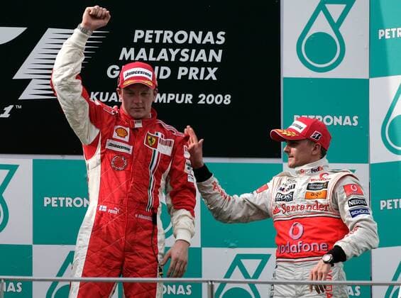 Siegerehrung GP von Malaysia - Sieger Kimi Räikkönen (Ferrari, li.) und Heikki Kovalainen (McLaren Mercedes beide Finnland) jubeln Motorsport Grand Prix Herren Großer Preis von Malaysia 2008, Formel 1 Weltmeisterschaft, F1, F, GP, WM Gruppe Kuala Lumpur Sepang Freude, Motorsport Grand Prix Herren Großer Preis von Malaysia 2008, Formel 1 Weltmeisterschaft, F1, F, GP, WM Gruppe Kuala Lumpur Sepang Freude,