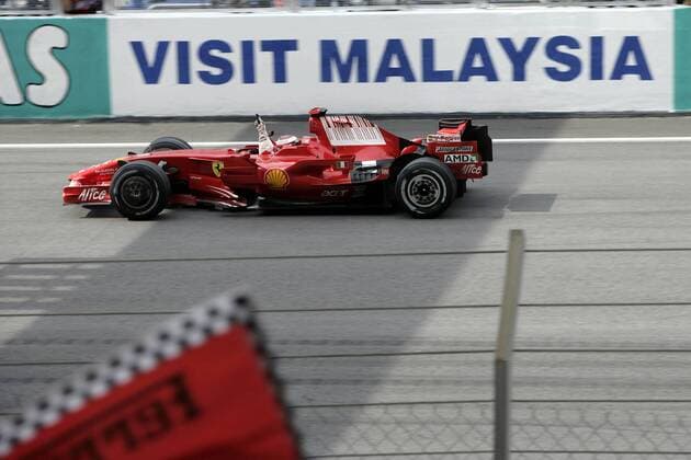 Kimi Räikkönen (Finnland Ferrari) - Sieger des GP Malaysia im Ziel Motorsport Grand Prix Herren Großer Preis von Malaysia 2008, Formel 1 Weltmeisterschaft, F1, F, GP, WM Einzelbild Kuala Lumpur Sepang Freude, Motorsport Grand Prix Herren Großer Preis von Malaysia 2008, Formel 1 Weltmeisterschaft, F1, F, GP, WM Einzelbild Kuala Lumpur Sepang Freude,
