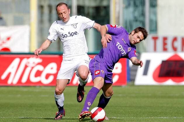 Adrian Mutu (AC Florenz, re.) gegen Massimo Mutarelli (Lazio Rom) -  Fußball Herren Serie A 2007 2008, 1. Italienische Liga, ACF Fiorentina - Lazio Rom 1:0, Vdig Gruppe Florenz Dynamik, Fußball Herren Serie A 2007 2008, 1. Italienische Liga, ACF Fiorentina - Lazio Rom 1:0, Vdig Gruppe Florenz Dynamik,